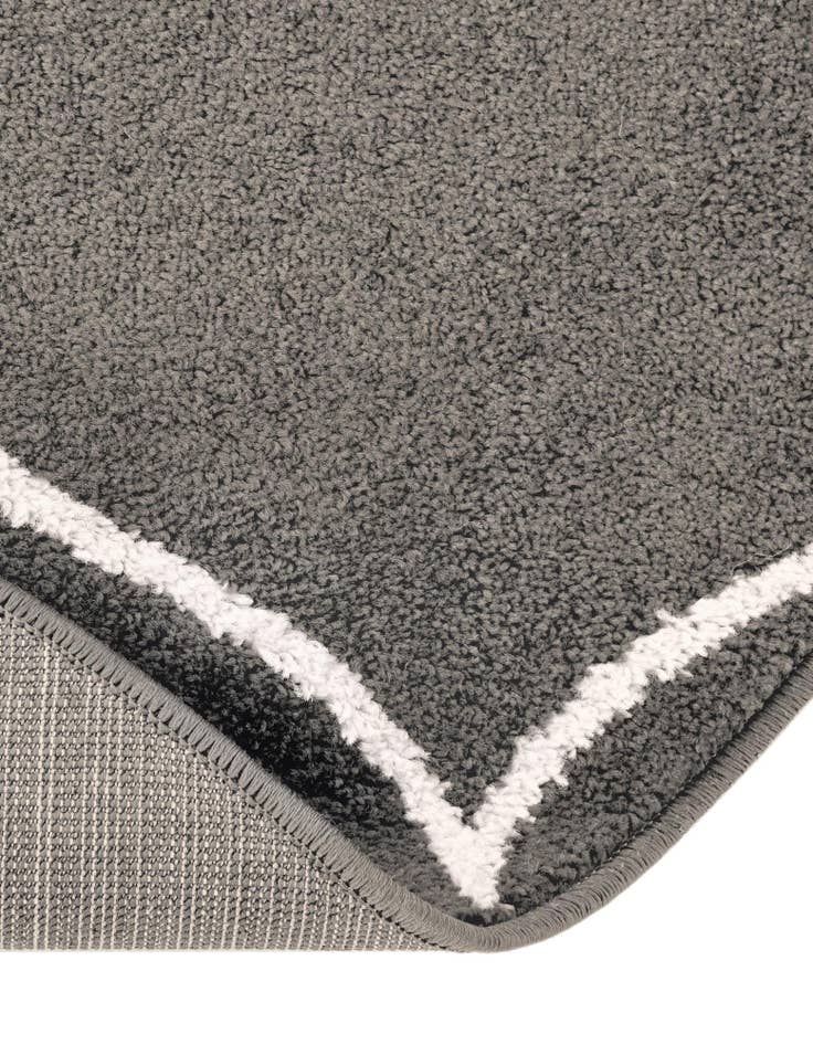 Detail image of 4' x 6' Lattice Frieze Oval Rug