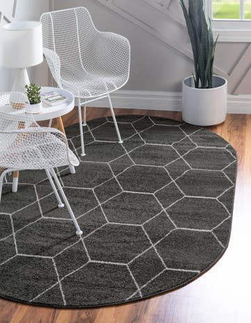 7' 10 x 10' Trellis Frieze Oval Rug