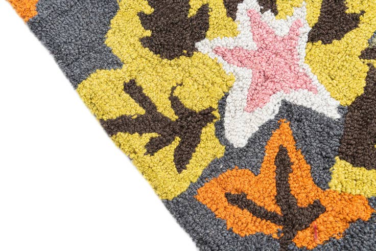 Detail image of 3' 1 x 4' 10 Agra Rug