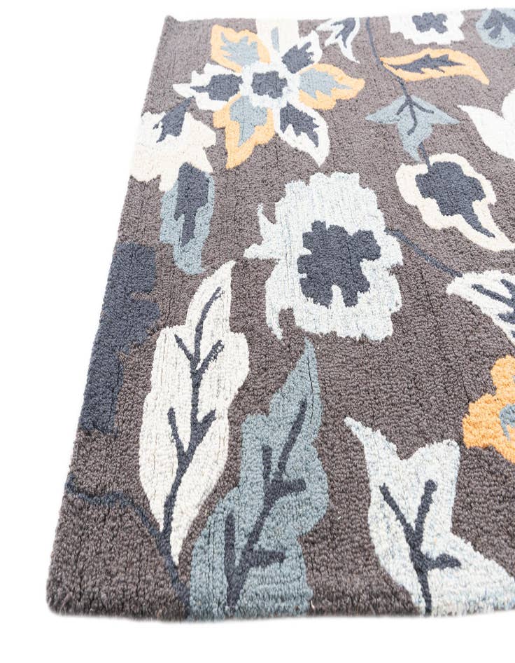 Detail image of 4' x 6' Agra Rug