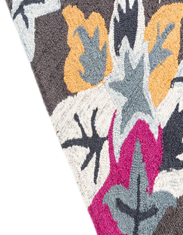 Detail image of 4' x 6' Agra Rug