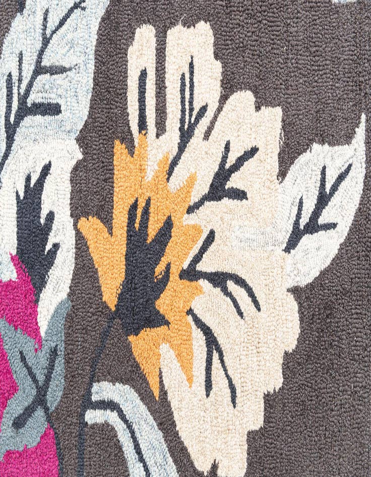 Detail image of 4' x 6' Agra Rug