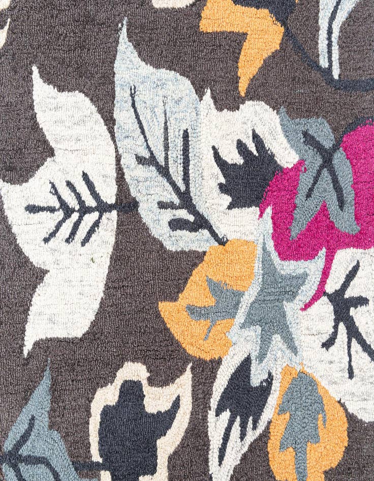 Detail image of 4' x 6' Agra Rug