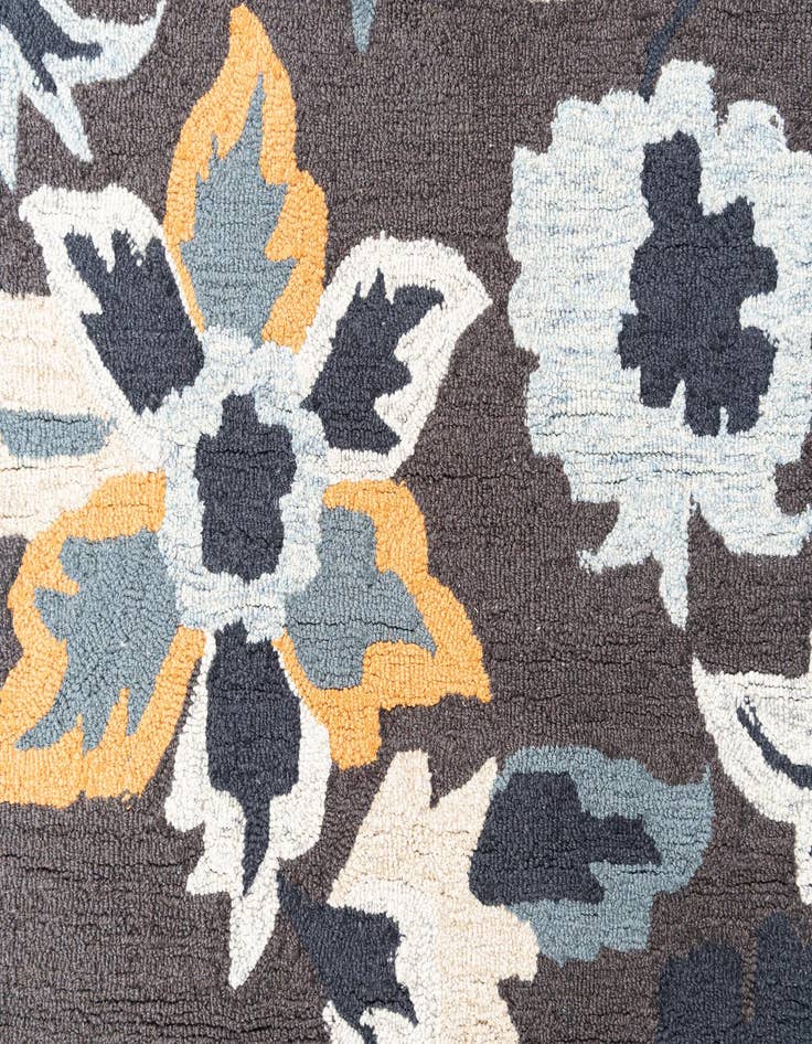 Detail image of 4' x 6' Agra Rug