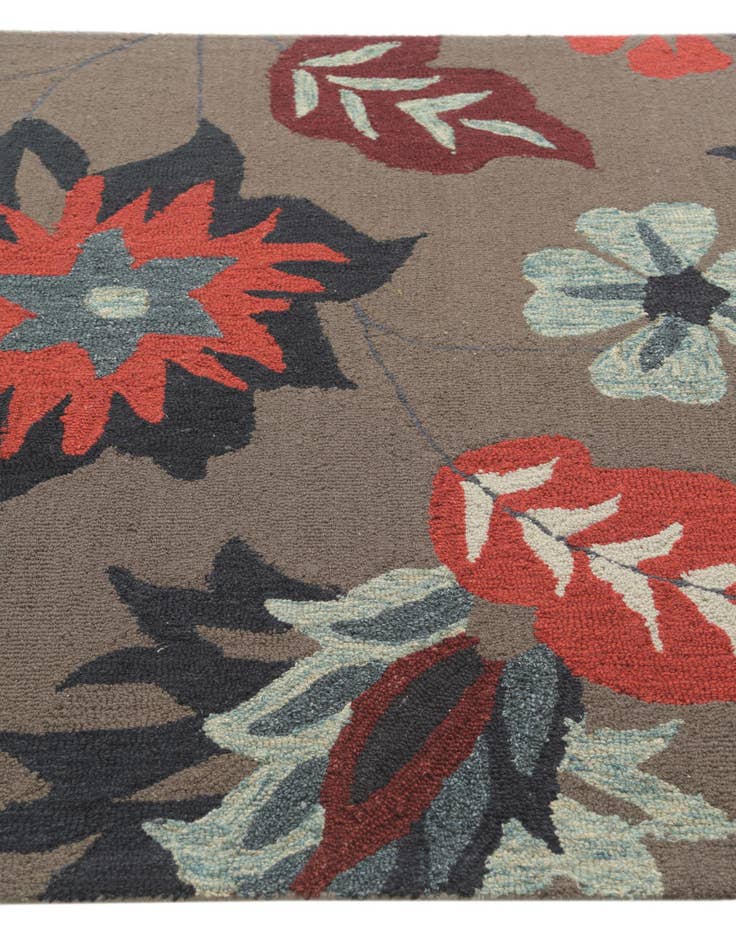 Detail image of 5' 1 x 8' 1 Agra Wool Rug
