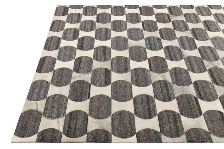 5' 3 x 8' Cowhide Rug
