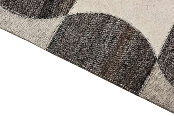 5' 3 x 8' Cowhide Rug