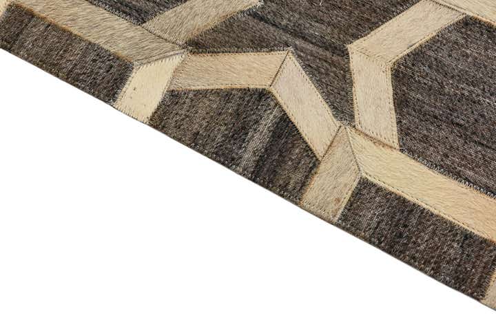2' 2 x 3' 2 Cowhide Rug
