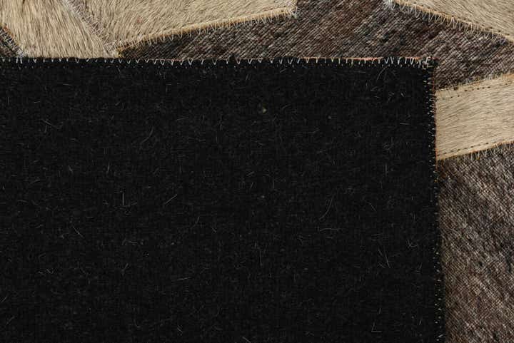 2' 2 x 3' 2 Cowhide Rug