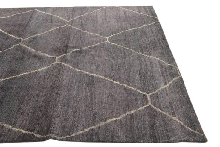 Detail image of 6' 8 x 9' 10 Hand Knotted Darya Wool Rug