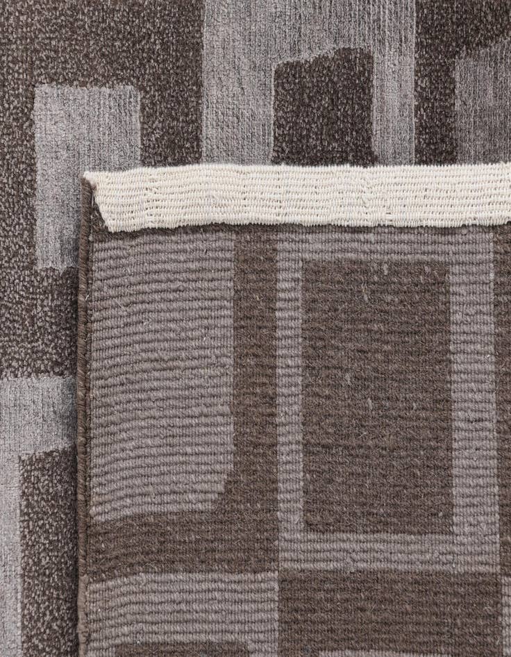 Detail image of 2' 11 x 4' 11  Hand Knotted Darya Wool Rug