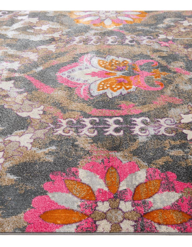 Detail image of 6' 7 x 9' 8 Delilah Rug