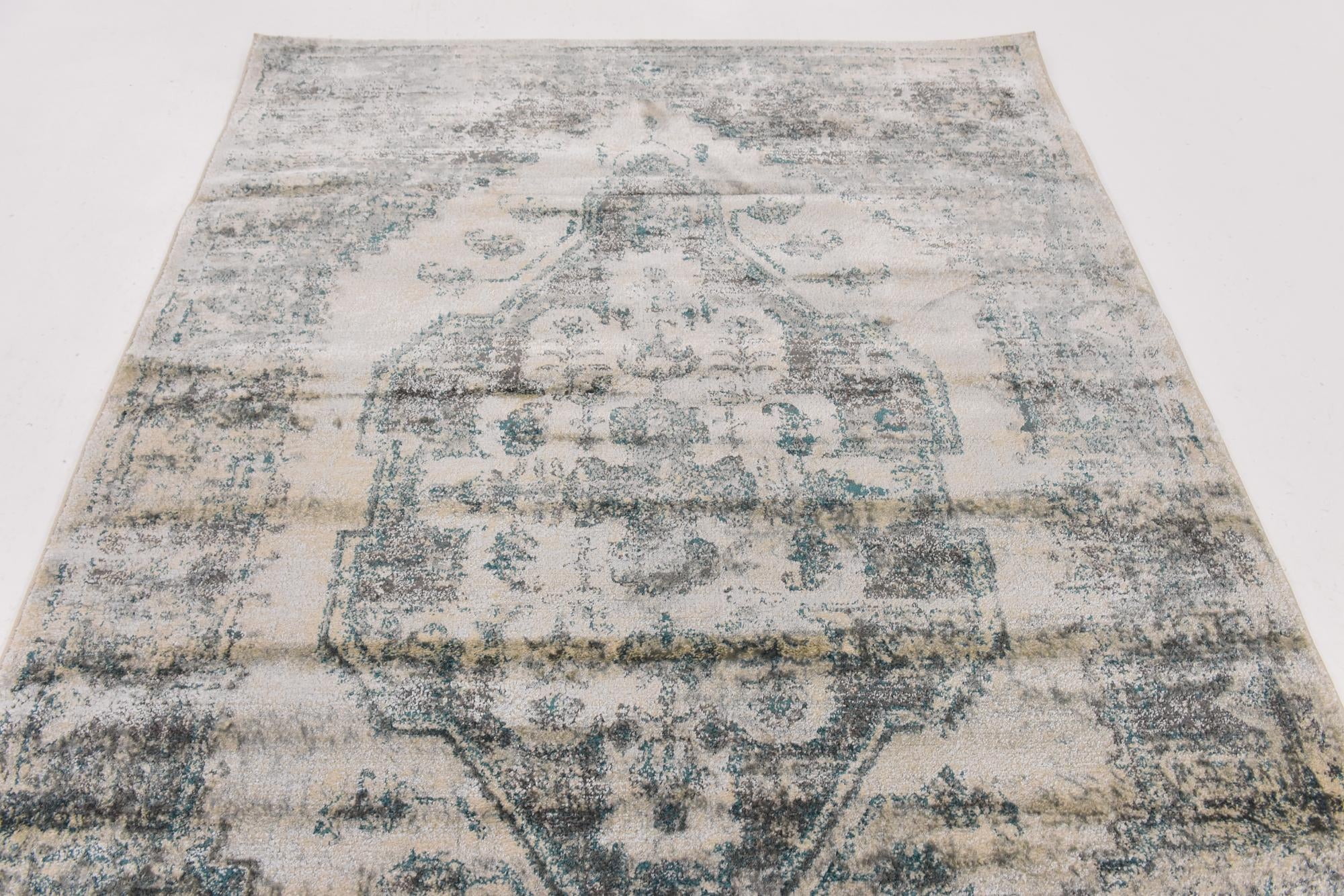 5' 3 x 7' 5 Fleur Rug