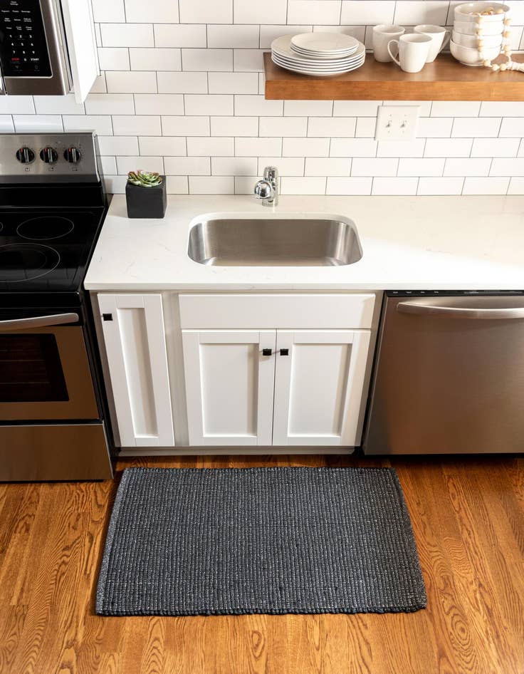 Detail image of 4' x 6' Hand Woven Gilded Jute Rug