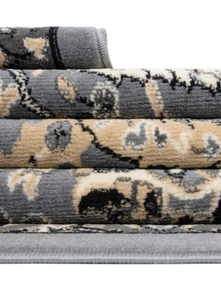 Detail image of 7' 10 x 10' Isfahan Design Rug