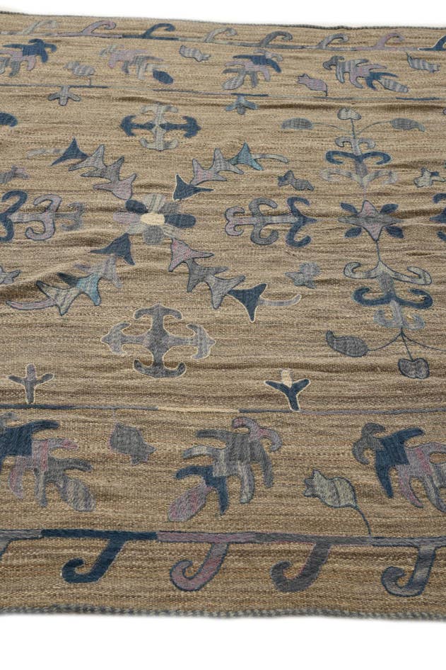Detail image of 6' 4 x 9' 5 Hand Woven Kilim Suzani Wool Rug