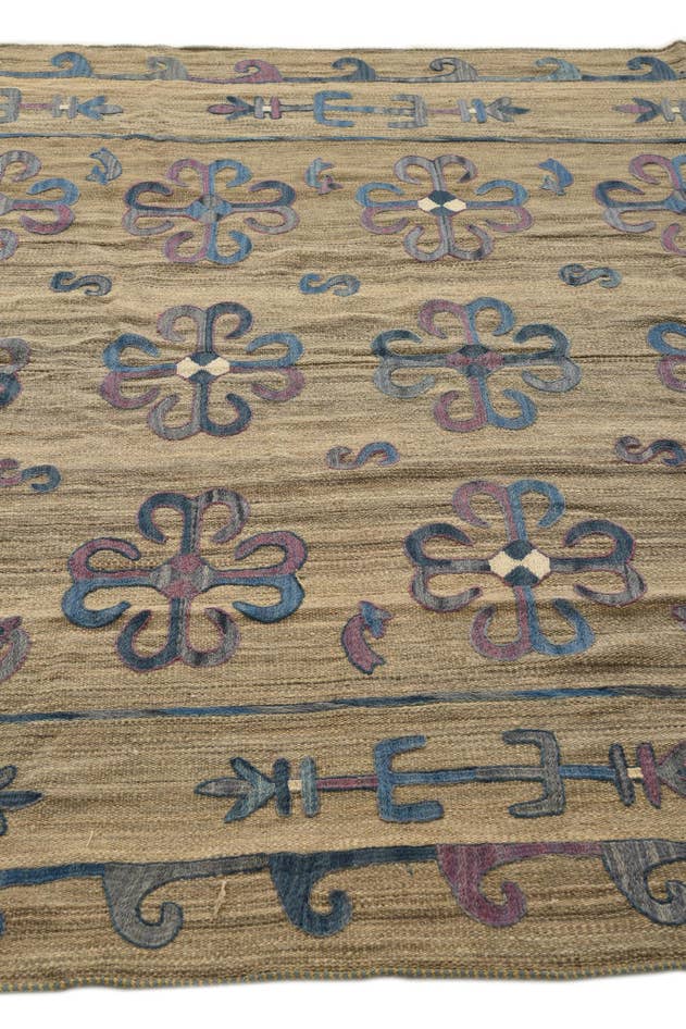 Detail image of 6' 5 x 9' 3 Hand Woven Kilim Suzani Wool Rug