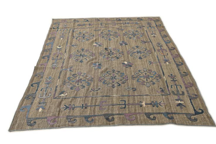 Detail image of 5' 10 x 7' Hand Woven Kilim Suzani Wool Rug
