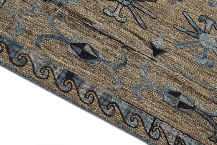 Detail image of 5' 2 x 6' 4 Hand Woven Kilim Suzani Wool Rug