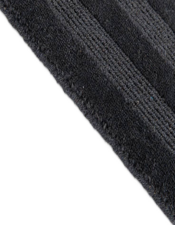 Detail image of 2' 2 x 3' 1  Hand Woven Lana New Zealand Wool Rug