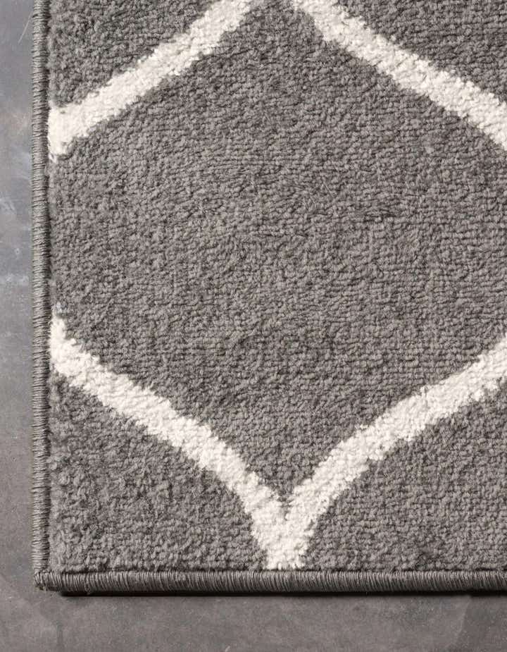 9' x 12' Lattice Frieze Rug