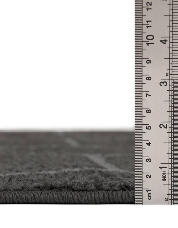 Detail image of 4' x 6' Lattice Frieze Rug