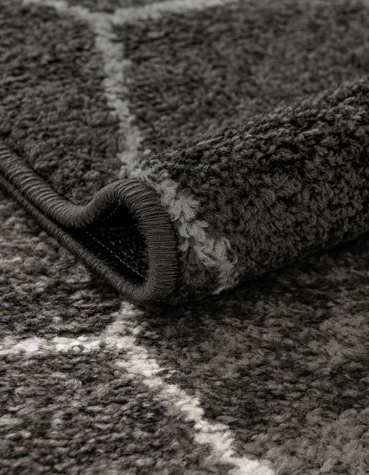 4' x 6' Lattice Frieze Rug