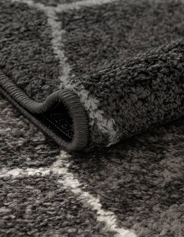 Detail image of 4' x 6' Lattice Frieze Rug