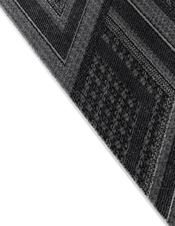 Detail image of 5' x 7' 5 Leipzig Rug