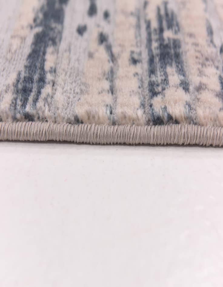 Detail image of 5' x 7' 6 Loft Rug