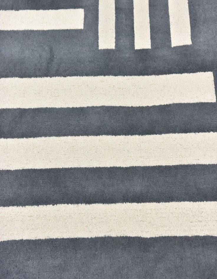 Detail image of 5' x 8' Luna Wool Rug