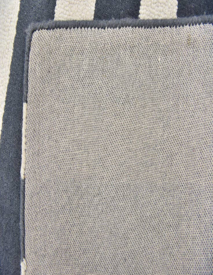 Detail image of 5' x 8' Luna Wool Rug