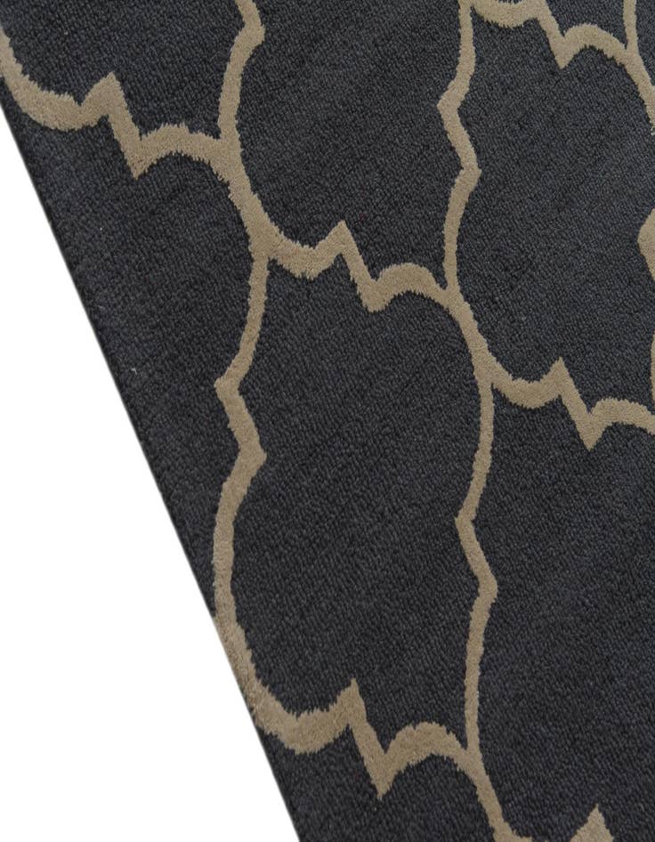 Detail image of 5' 1 x 8' Luna Wool Rug