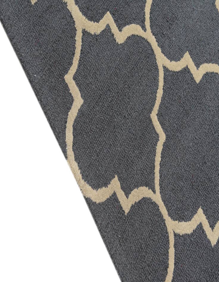 Detail image of 5' 1 x 8' Luna Wool Rug
