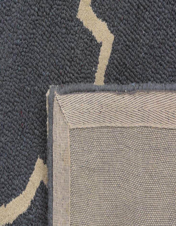 Detail image of 5' 1 x 8' Luna Wool Rug