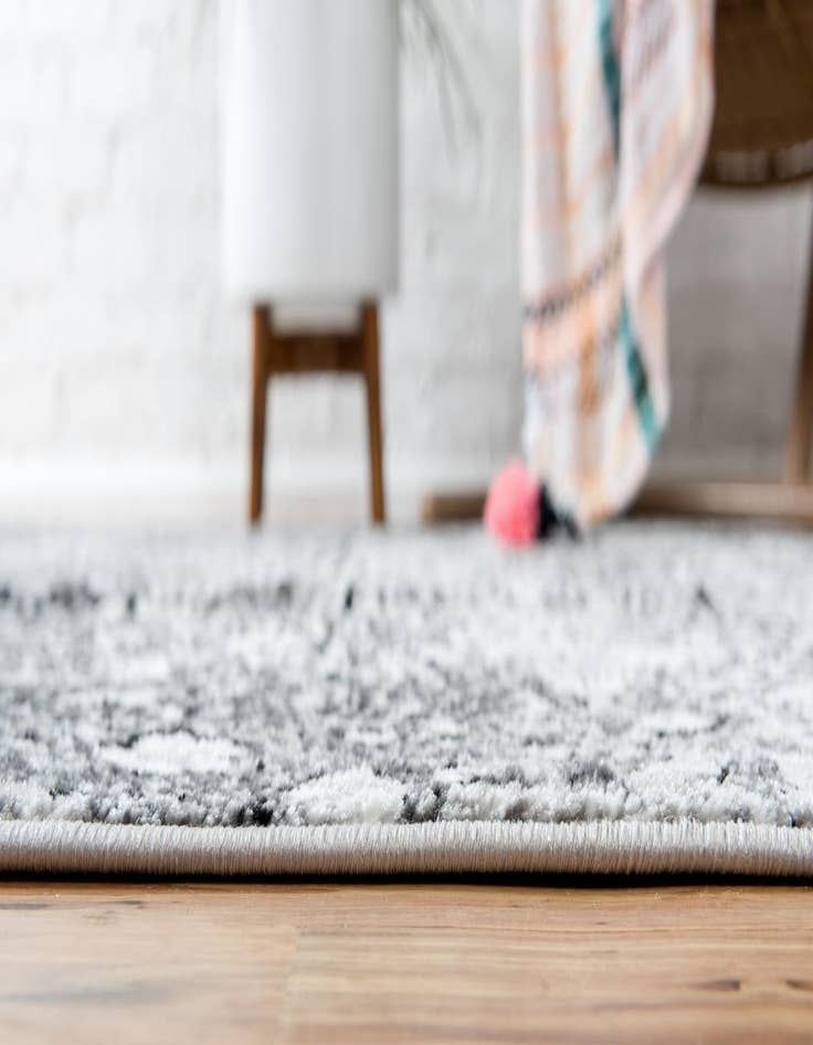 Detail image of 5' x 8' Metropolis Rug