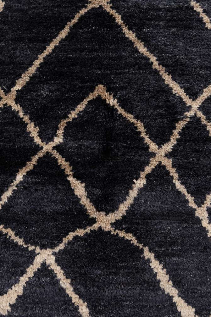 5' 9 x 7' 9 Hand Knotted Moroccan Wool Rug