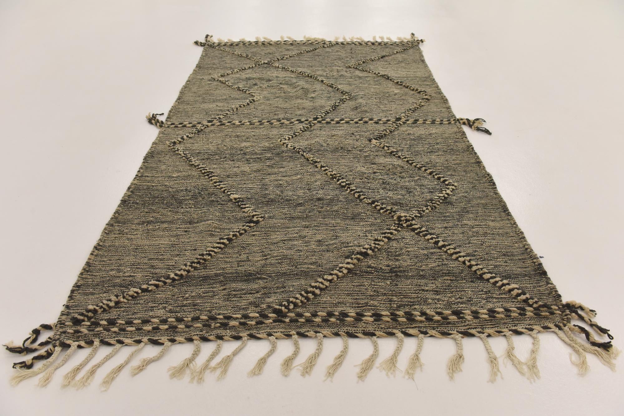 4' 11 x 8' 4 Hand Knotted Moroccan Wool Rug