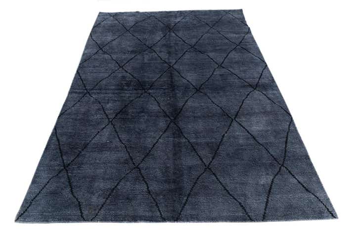 5' 6 x 8' 2 Hand Knotted Moroccan Wool Rug