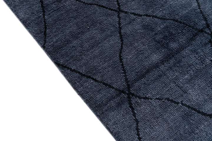 5' 6 x 8' 2 Hand Knotted Moroccan Wool Rug