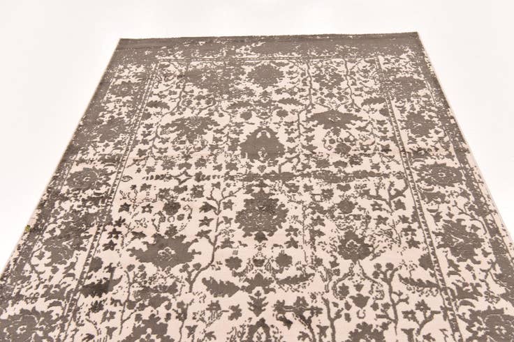 Detail image of 5' x 7' 10 New Vintage Rug