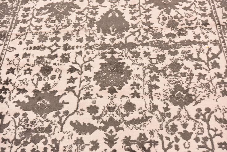 Detail image of 5' x 7' 10 New Vintage Rug