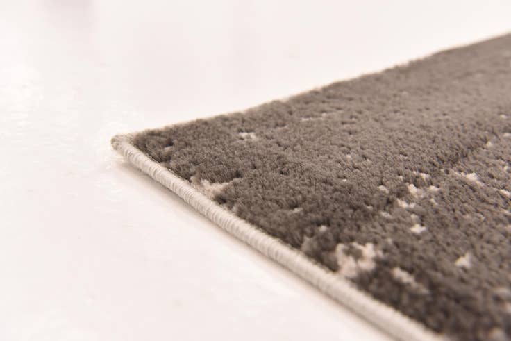 Detail image of 5' x 7' 10 New Vintage Rug