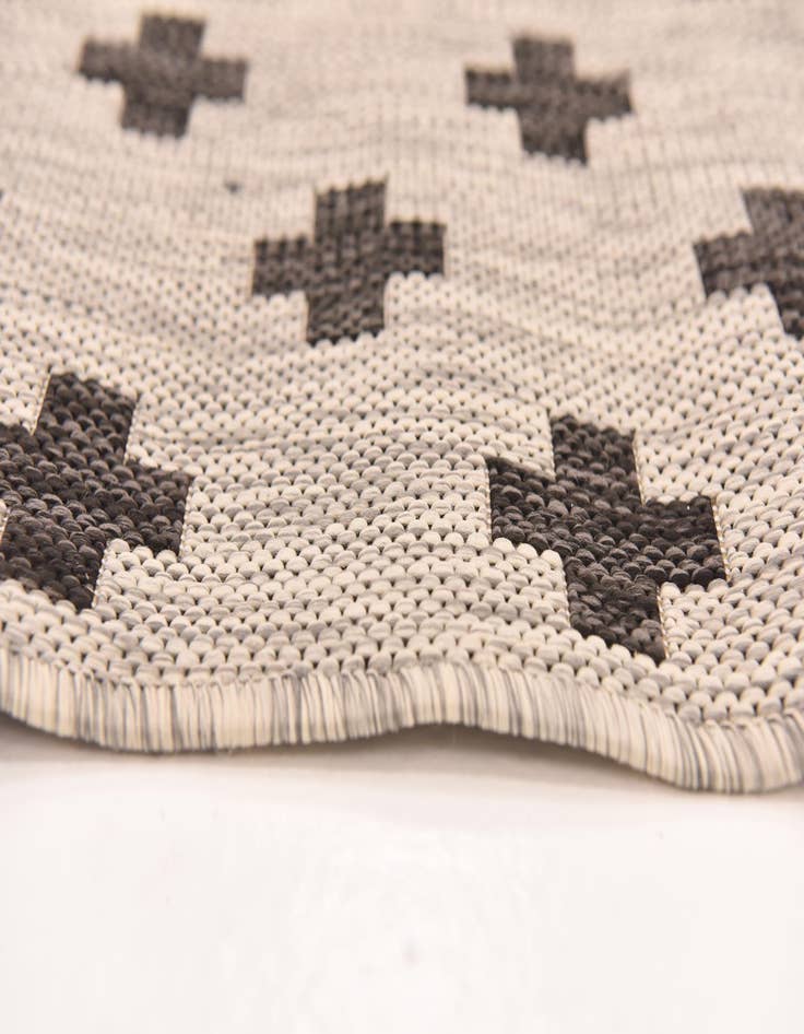 Detail image of 4' x 5' 6 Easy-Clean Modern Indoor / Outdoor Rug