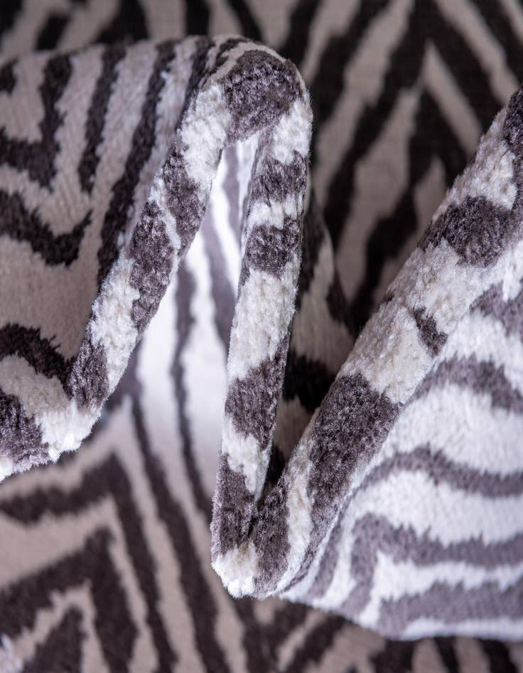 Detail image of 8' x 10'  Washable Oasis Indoor / Outdoor Rug