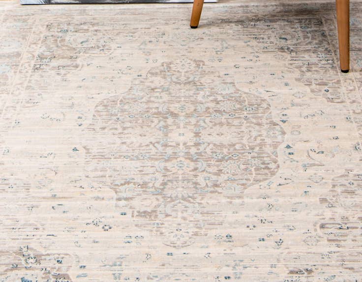 Detail image of 8' x 10' Victoria Rug