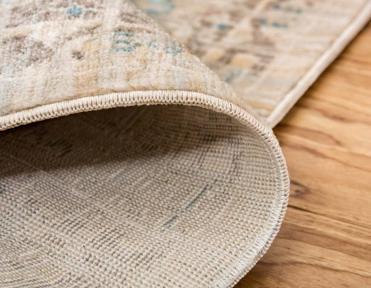 Detail image of 8' x 10' Victoria Rug