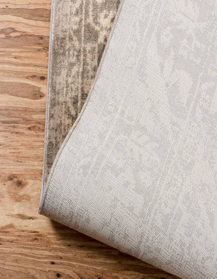 Detail image of 10' x 13' Victoria Rug