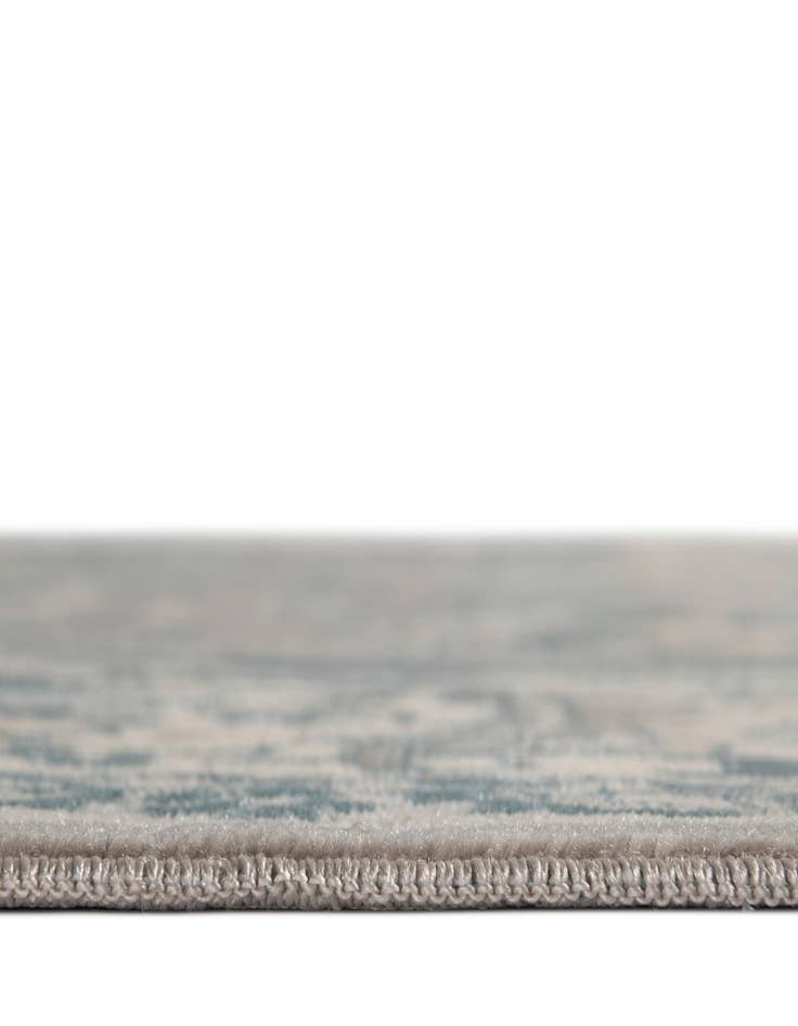 Detail image of 5' x 8' Victoria Rug