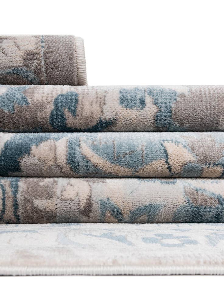 Detail image of 5' x 8' Victoria Rug